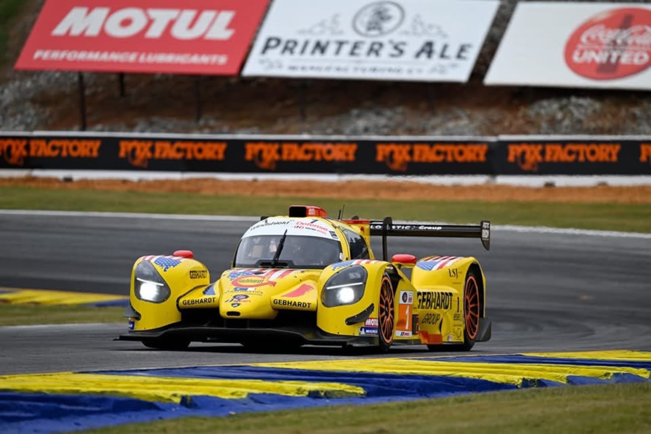 Óscar Tunjo a bordo de coche en el IMSA VP Racing SportsCar Challenge.