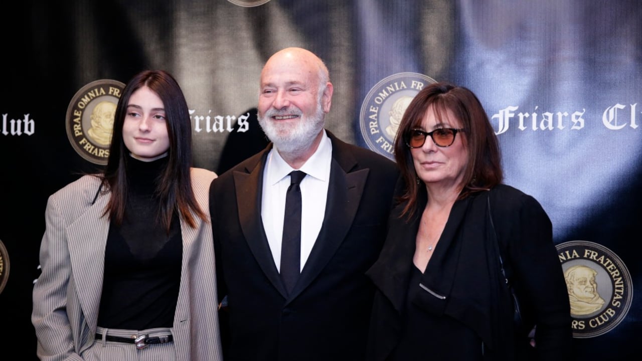 Rob Reiner junto a su esposa Michele Reiner y su hija Rony Reiner.