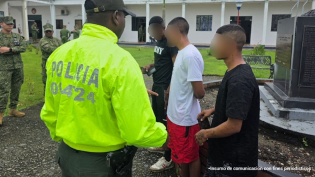 Los tres soldados acusados de maltrato animal durante sus capturas.