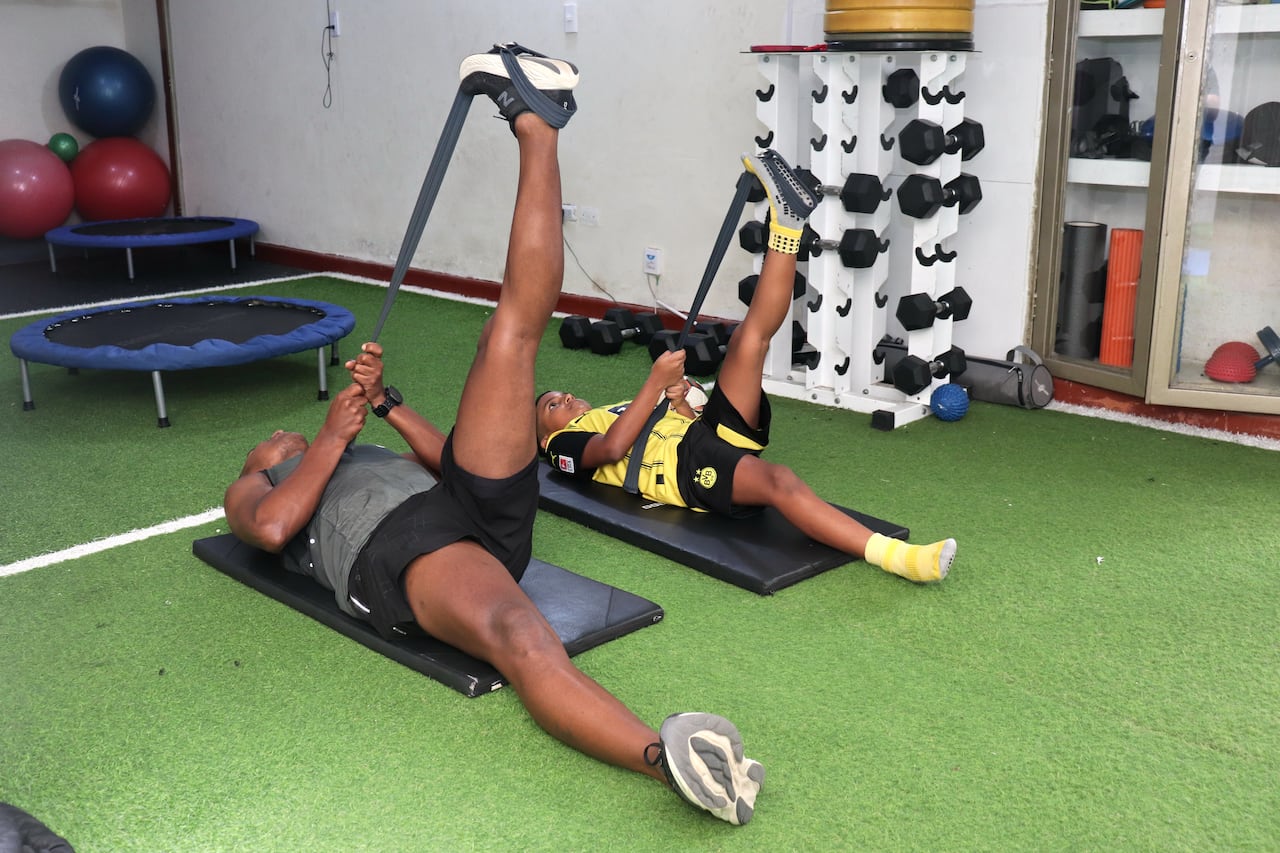 ACONDICIONAMIENTO FÍSICO, GIMNASIO, PESAS, EJERCICIO, SALUD, DEPORTE, CALI