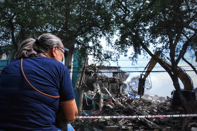 Demolición del Edificio María Mercedes en el barrio Cuarto de Legua.