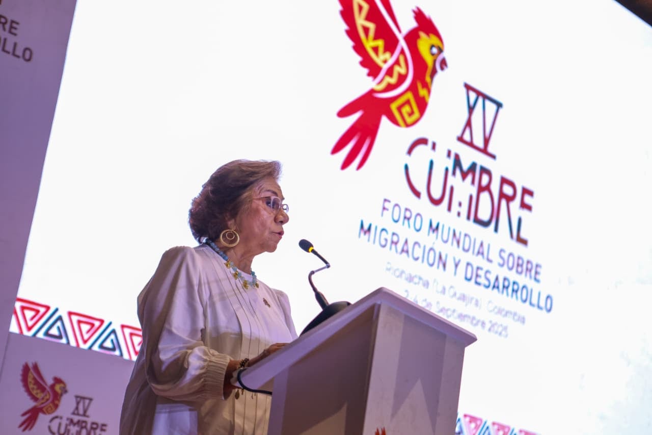 La canciller encargada Rosa Villavicencio tuvo que inaugurar el Foro Mundial sobre Migración y Desarrollo ante la demora de cuatro horas que tuvo el presidente Gustavo Petro.