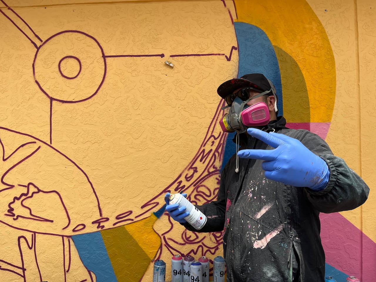 El artista urbano Harnel Suárez, conocido como ‘Repso’, lidera una serie de intervenciones artísticas inspiradas en la historia popular del barrio Obrero.