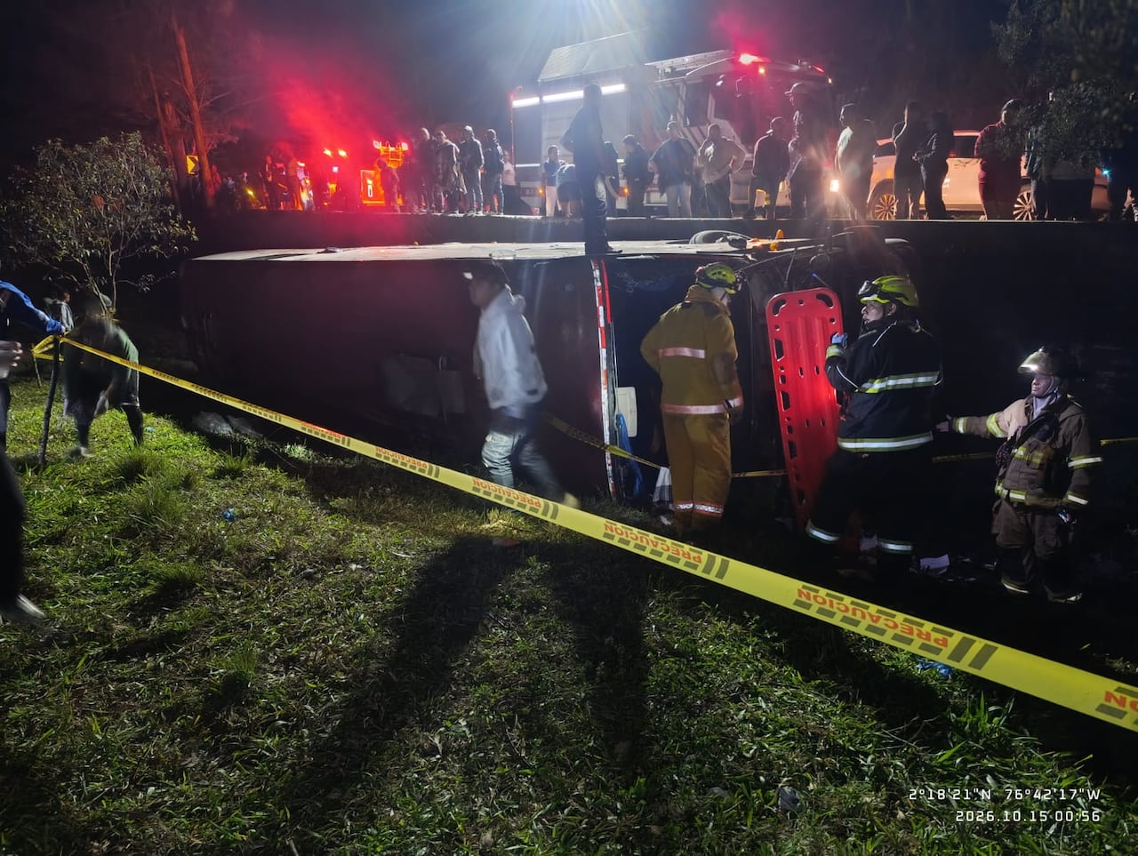Bus accidentado en la vía Panamericana.