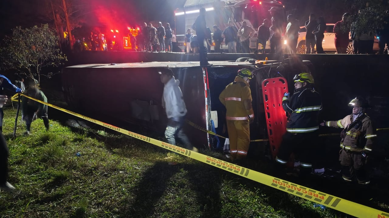 Bus accidentado en la vía Panamericana.