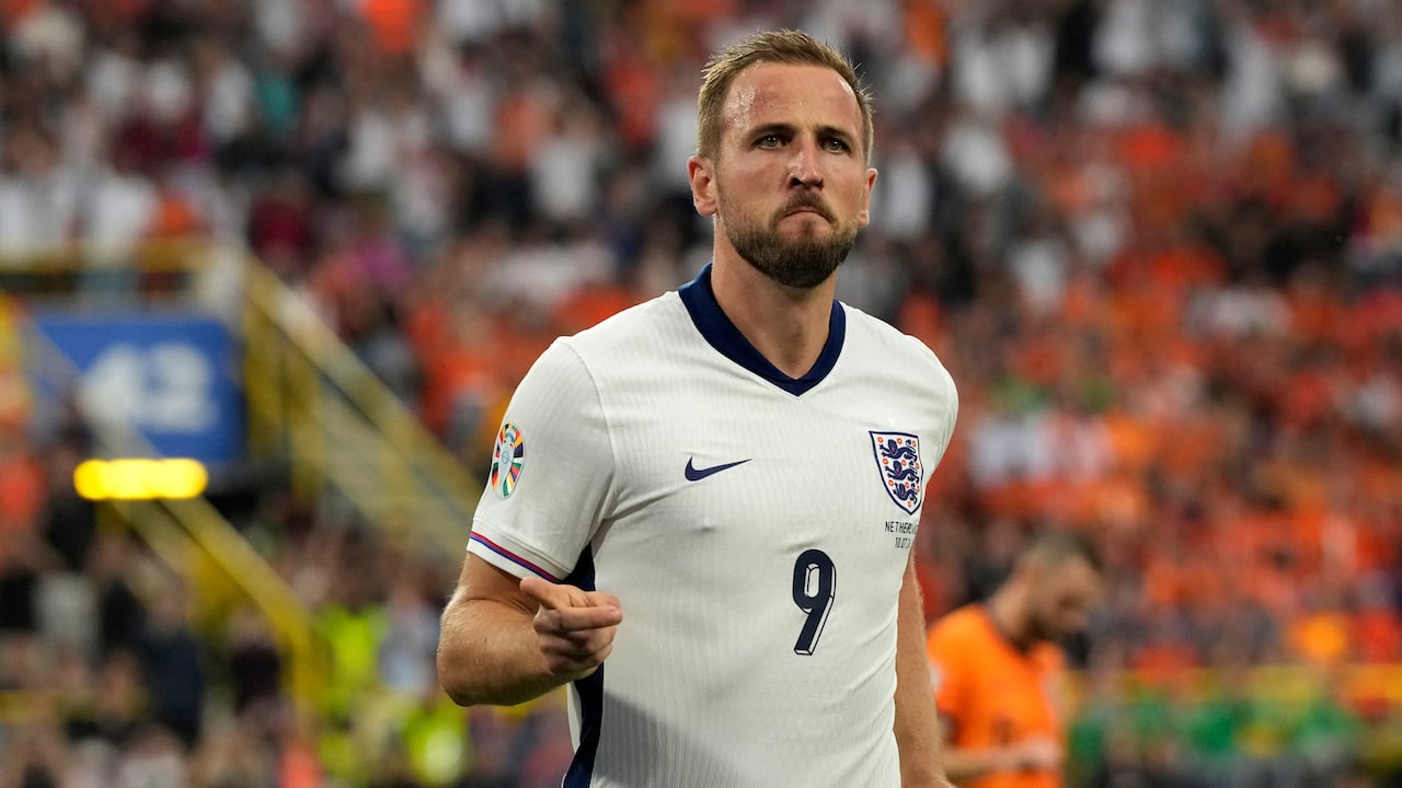 Harry Kane celebrando el empate ante Países Bajos; luego de anotar desde el punto penal.