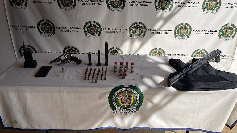 El arsenal fue encontrado en una vivienda del barrio Buenos Aires, en Yumbo.