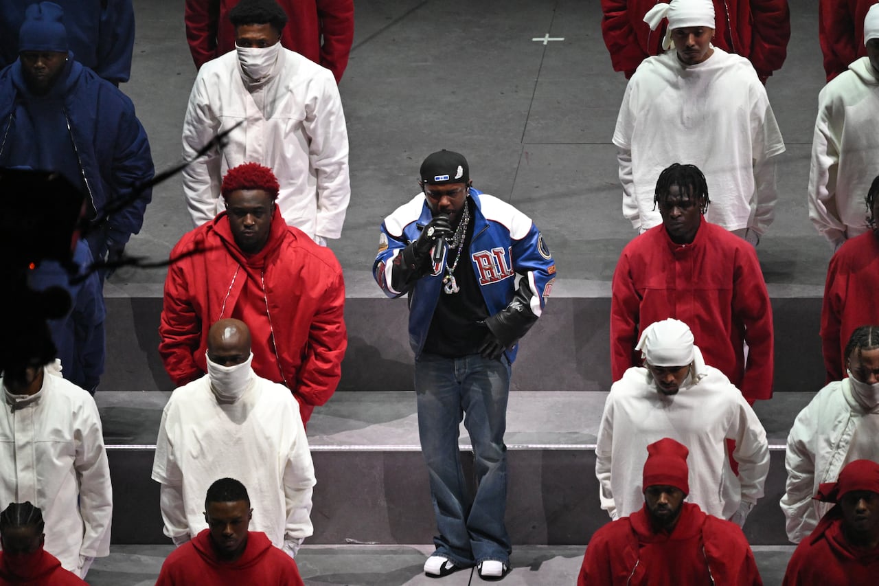 El rapero estadounidense Kendrick Lamar se presenta durante el espectáculo de medio tiempo de Apple Music del Super Bowl LIX, entre Chiefs y Eagles, en el Caesars Superdome de Nueva Orleans, Luisiana, el 9 de febrero de 2025. (Foto de Chandan Khanna / AFP)