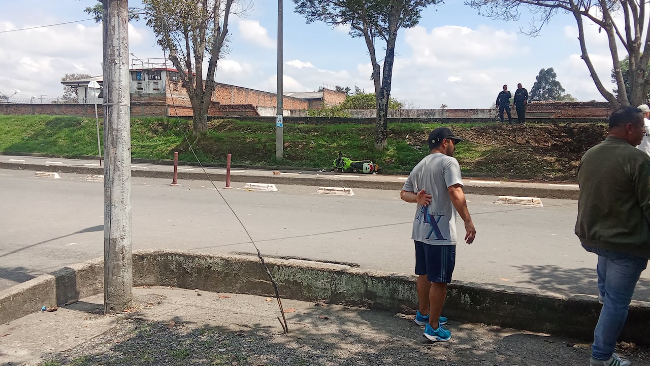 Dos policías resultaron heridos tras la detonación de un artefacto explosivo mientras realizaban labores de patrullaje en Popayán.
