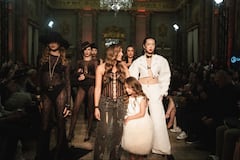 Modelos de distintas nacionalidades desfilaron las piezas de Santísimas.