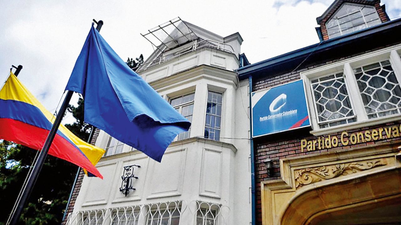 Petro otorgó poca representación a los partidos tradicionales. La única cuota, por ahora, es el ministro de Transporte, Guillermo Reyes, cercano al Partido Conservador. El Pacto Histórico, la coalición con la que ganó la presidencia, tiene una fuerte presencia en el Congreso.