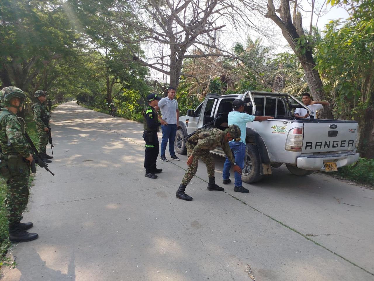 Actualmente, tropas del Ejército, la Armada, la Fuerza Aérea y la Policía se mantienen desplegadas en la zona .