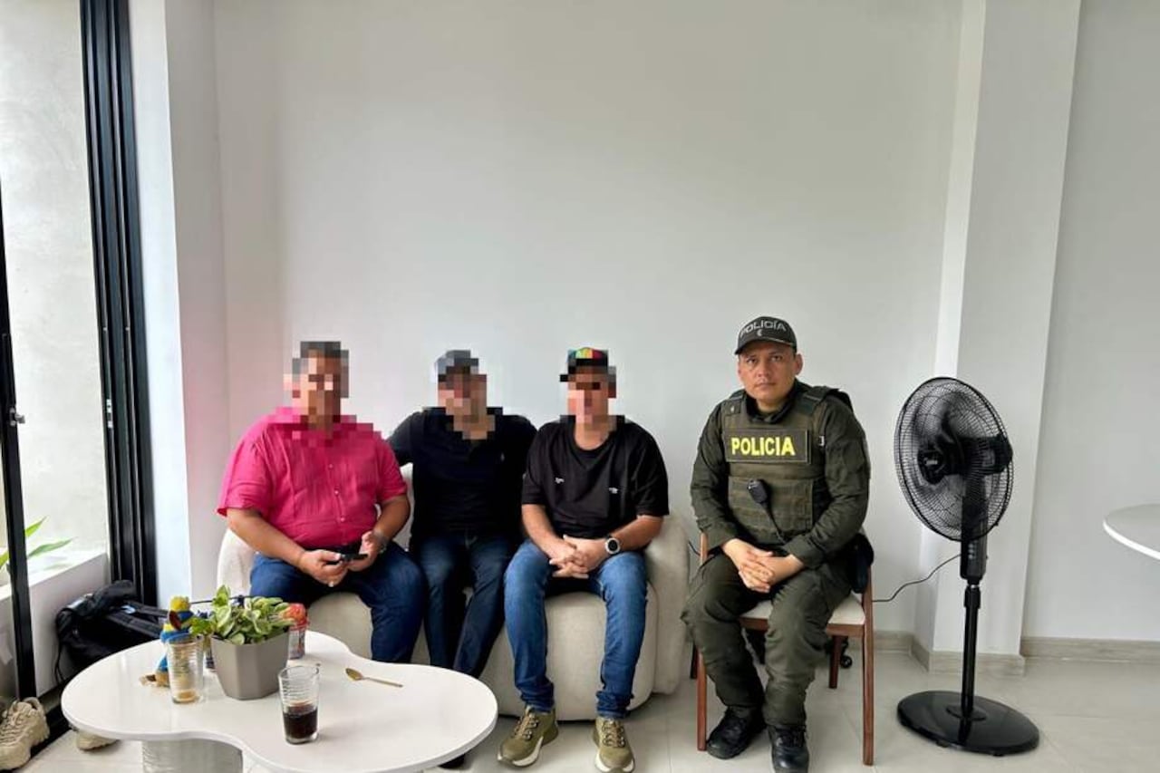 Elkin Acosta Velásquez y sus escoltas Félix Bolívar y Jaider García.