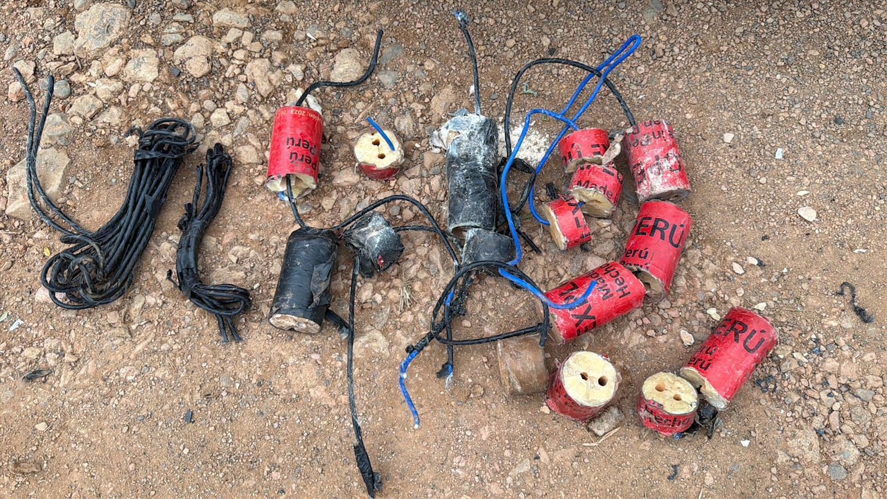 Soldados del Ejército resultaron heridos tras la activación de un campo minado en medio de las confrontaciones registradas entre el 9 y 10 de abril en zona rural de Argelia.