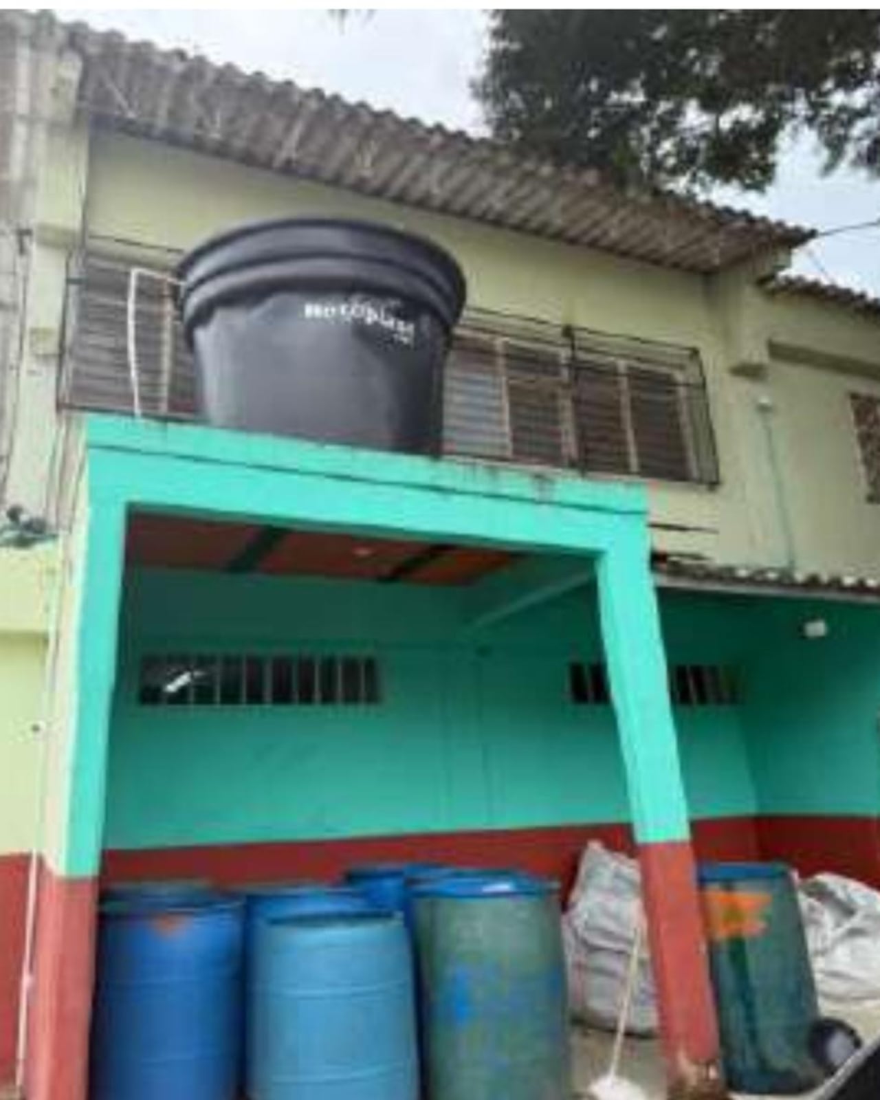 La Concejal María del Carmen Londoño señaló que estudiantes de colegios públicos de Cali toman agua no apta para el consumo humano.