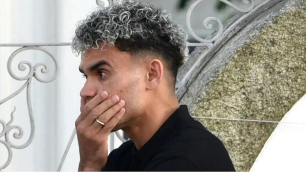 Luis Díaz a las afueras de la Iglesia Matriz de Gondomar en Portugal.