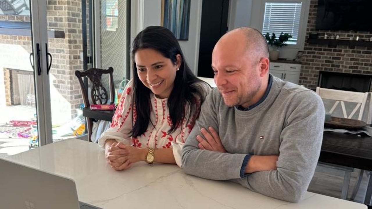 Álvaro Benedetti y su esposa Francia Aragón cuentan su historia de inmigración a Estados Unidos.