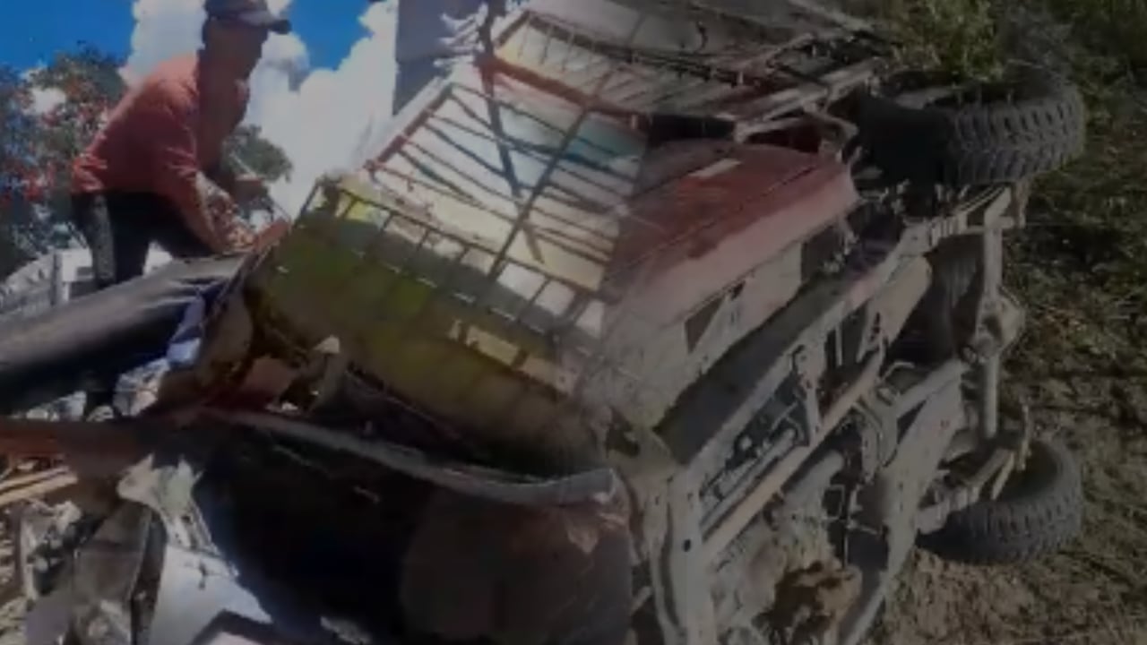 El pánico se apoderó de la vía Panamericana luego de que disidentes de las Farc activaran una poderosa carga explosiva en medio de un retén ilegal.