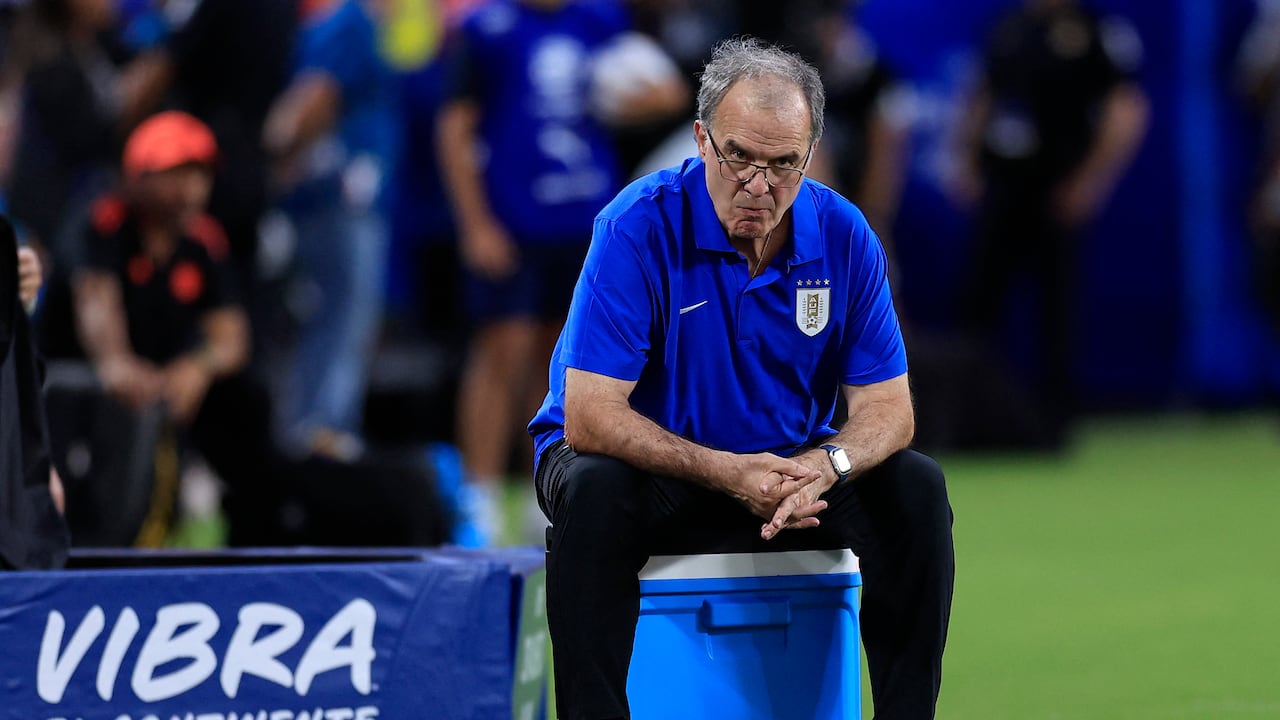 Así vivió 'el loco' Bielsa el partido donde sus dirigidos de Uruguay cayeron 1-0 ante Colombia. El compromiso fue válido por las semifinales de la Copa América.