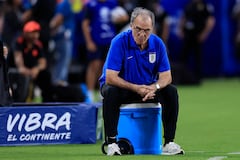 Así vivió 'el loco' Bielsa el partido donde sus dirigidos de Uruguay cayeron 1-0 ante Colombia. El compromiso fue válido por las semifinales de la Copa América.