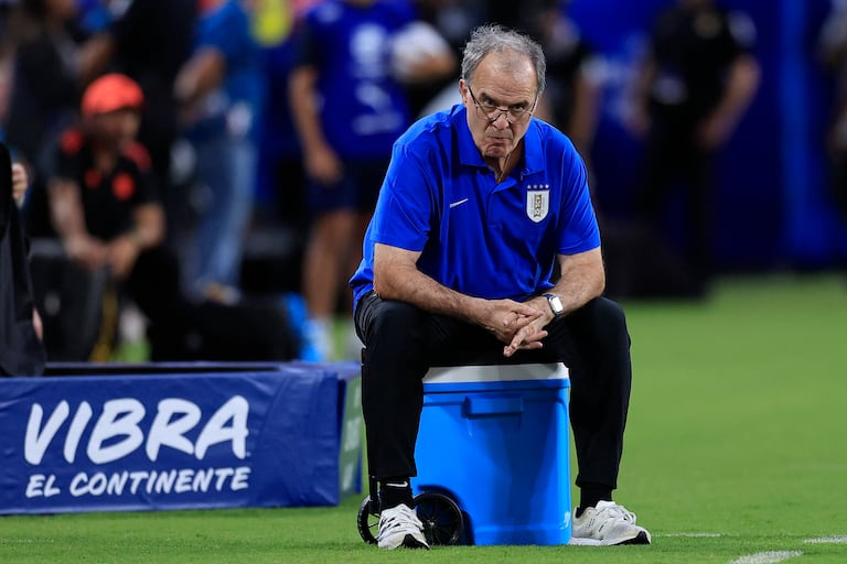 Así vivió 'el loco' Bielsa el partido donde sus dirigidos de Uruguay cayeron 1-0 ante Colombia. El compromiso fue válido por las semifinales de la Copa América.
