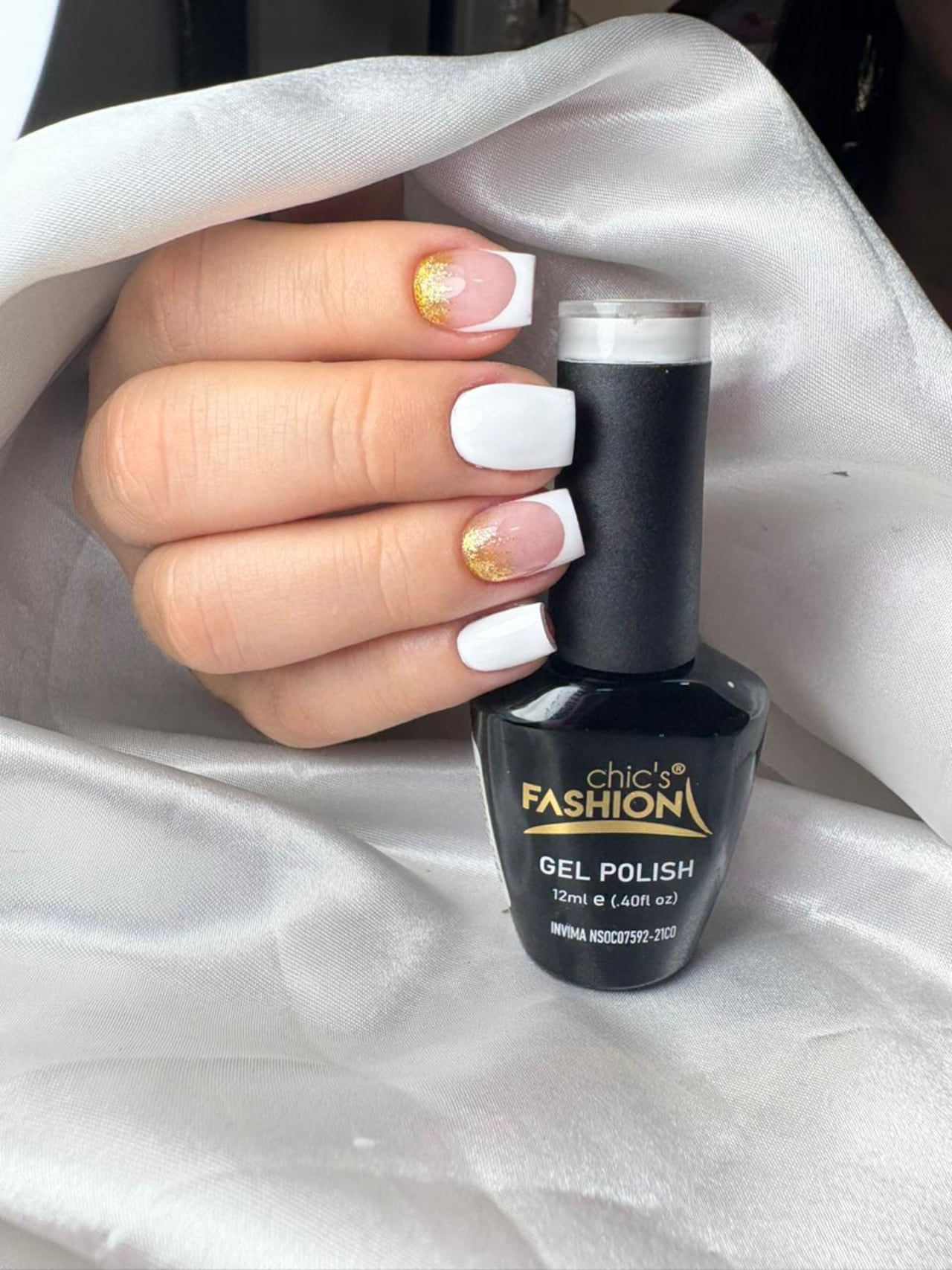 Se impone el microfresh: uñas con francés sutiles, el efecto perla y la gama nude continúa.