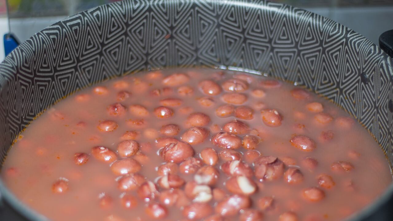 Los frijoles se deben dejar en remojo unas horas antes de consumir.