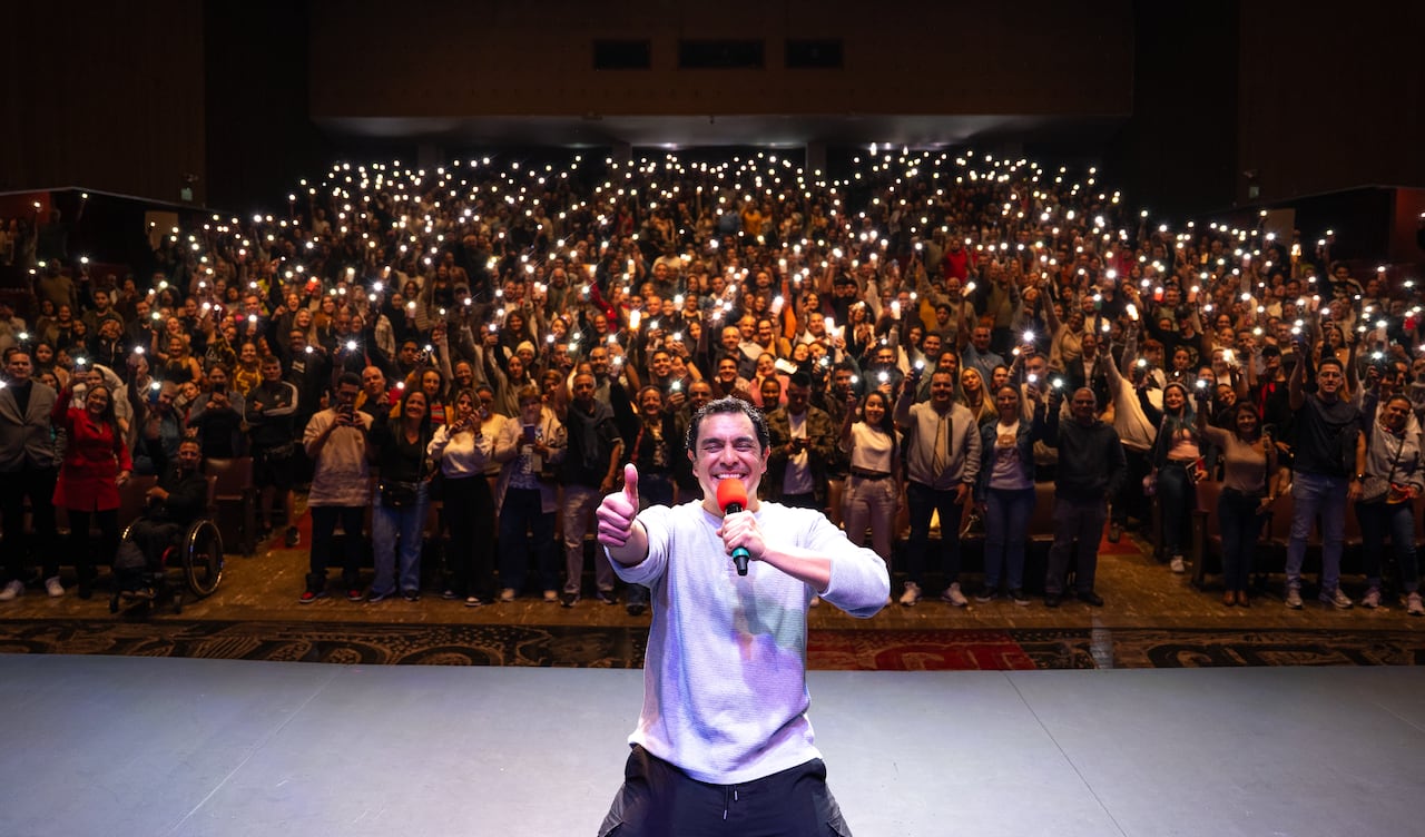 Mientras el humor de Suso es blanco, el de Dany Alejandro Hoyos tiende a ser más ácido. El público acoge esta nueva faceta del comediante y escritor.