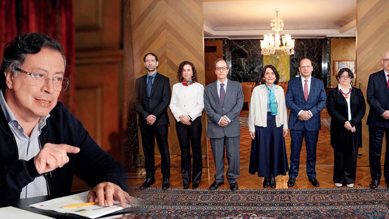 El presidente Petro y la Junta Directiva del Emisor: Mauricio Villamizar, Bibiana Taboada, César A. Giraldo, Olga L. Acosta, Germán Ávila, Laura Moisá y Leonardo Villar.