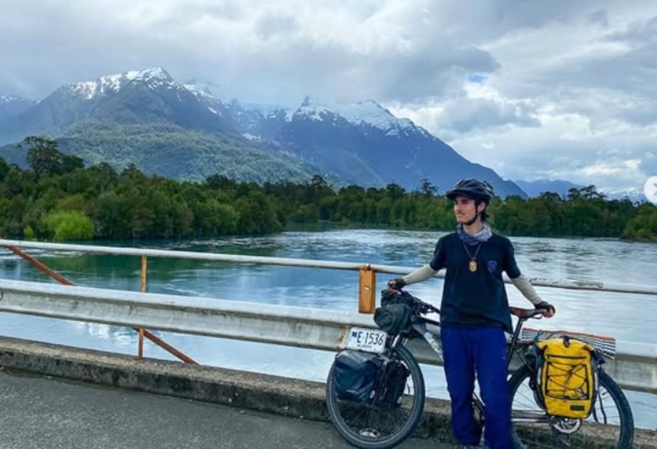 Liam Garner tenía desde el pequeño el sueño de viajar en bicicleta por todo el continente americano y lo conquistó con el acompañamiento de un amigo, quien también se sumó a la travesía. Tomada de Instagram Liam Garner (@liamtheimpaler)