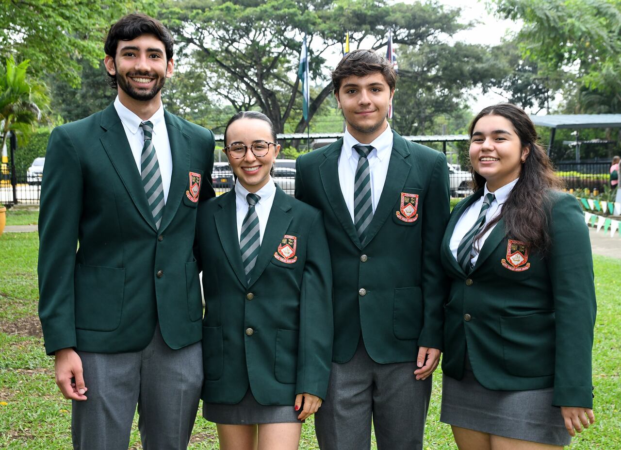 Certificado del IB del Colegio Colombo Británico. Rafael Echevarry . Valentina Magdalena Pau Suso. Ana Marcela Rimirez. Mayo 21 de 2024, Foto Wirman Rios, EL PAIS
