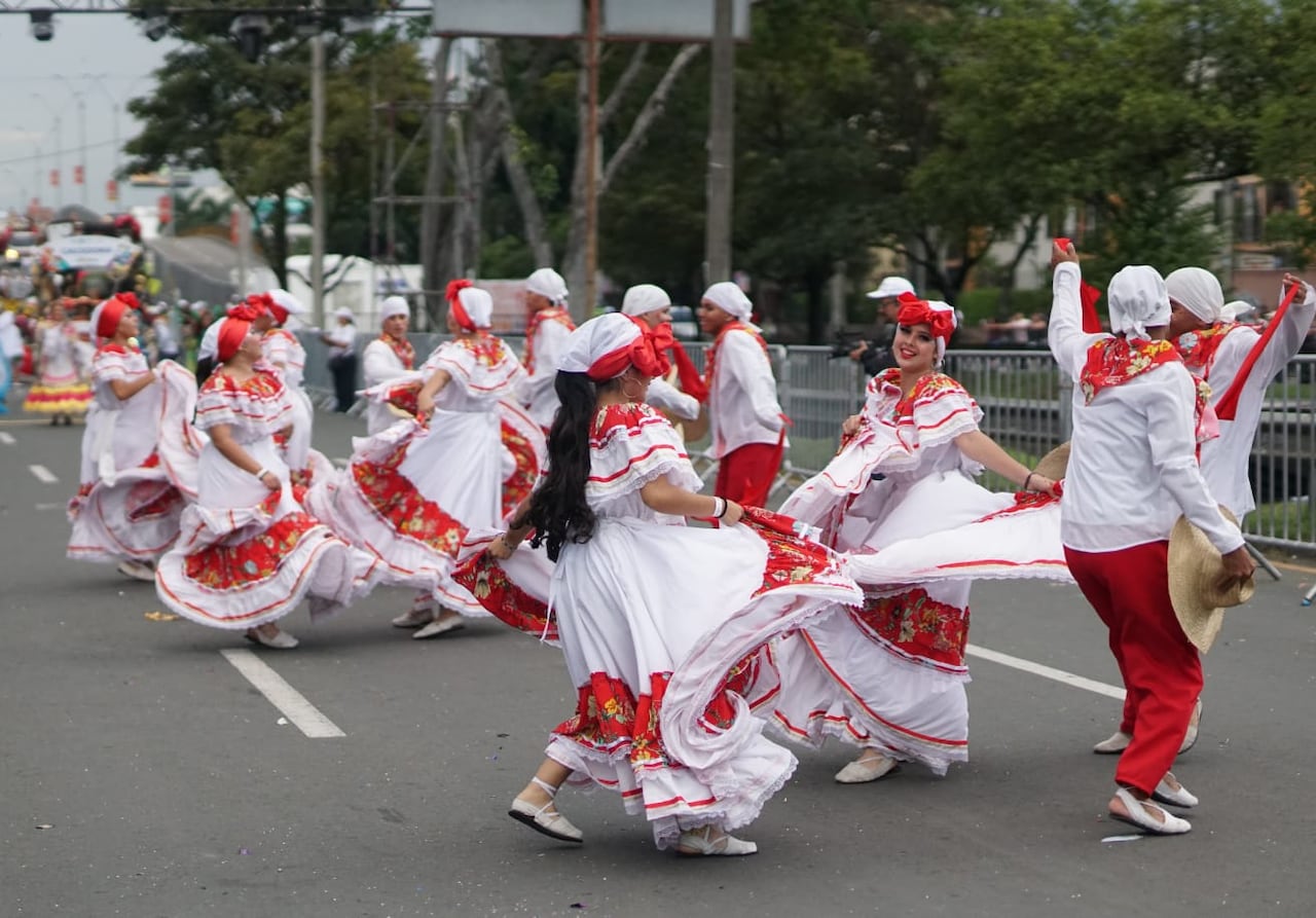 Postal del desfile de la Fiesta de Mi Pueblo de la Feria de Cali 2025, en la tarde de este viernes 26 de diciembre.
