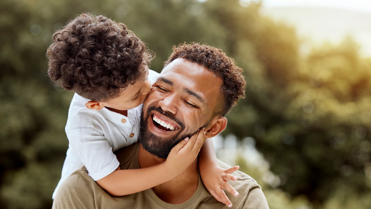 El vínculo inquebrantable: estrategias para que los niños expresen sentimientos de amor hacia su padre.