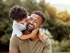 El vínculo inquebrantable: estrategias para que los niños expresen sentimientos de amor hacia su padre.