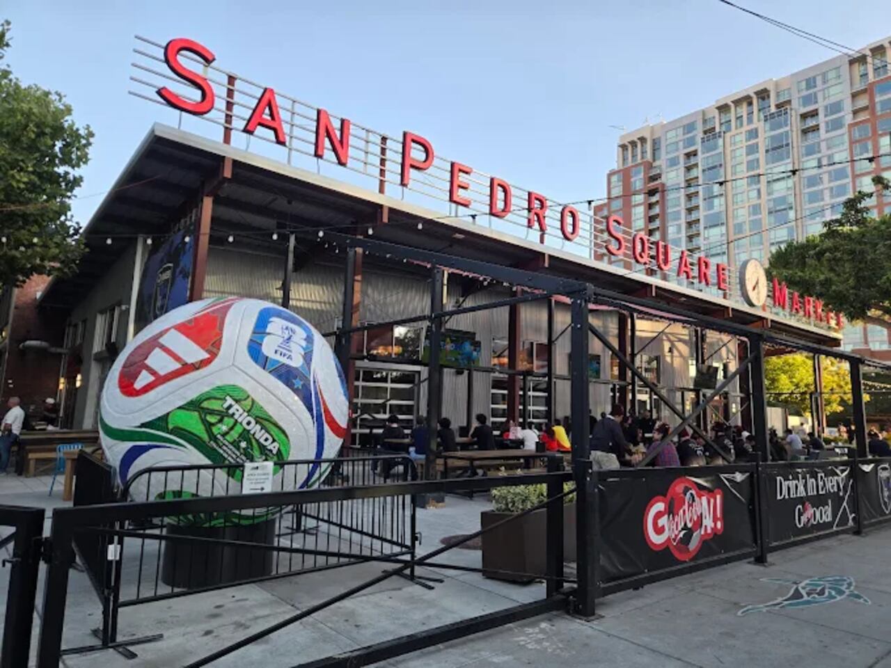 San Pedro Square, un reconocido sector de ocio ubicado en San José, California.