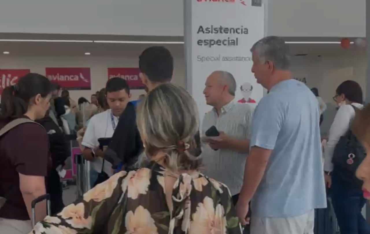 Los pasajeros afectados solicitaron mayor claridad sobre las cancelaciones y cuestionaron los costos adicionales que implica trasladarse hasta Cali para buscar alternativas de conexión.