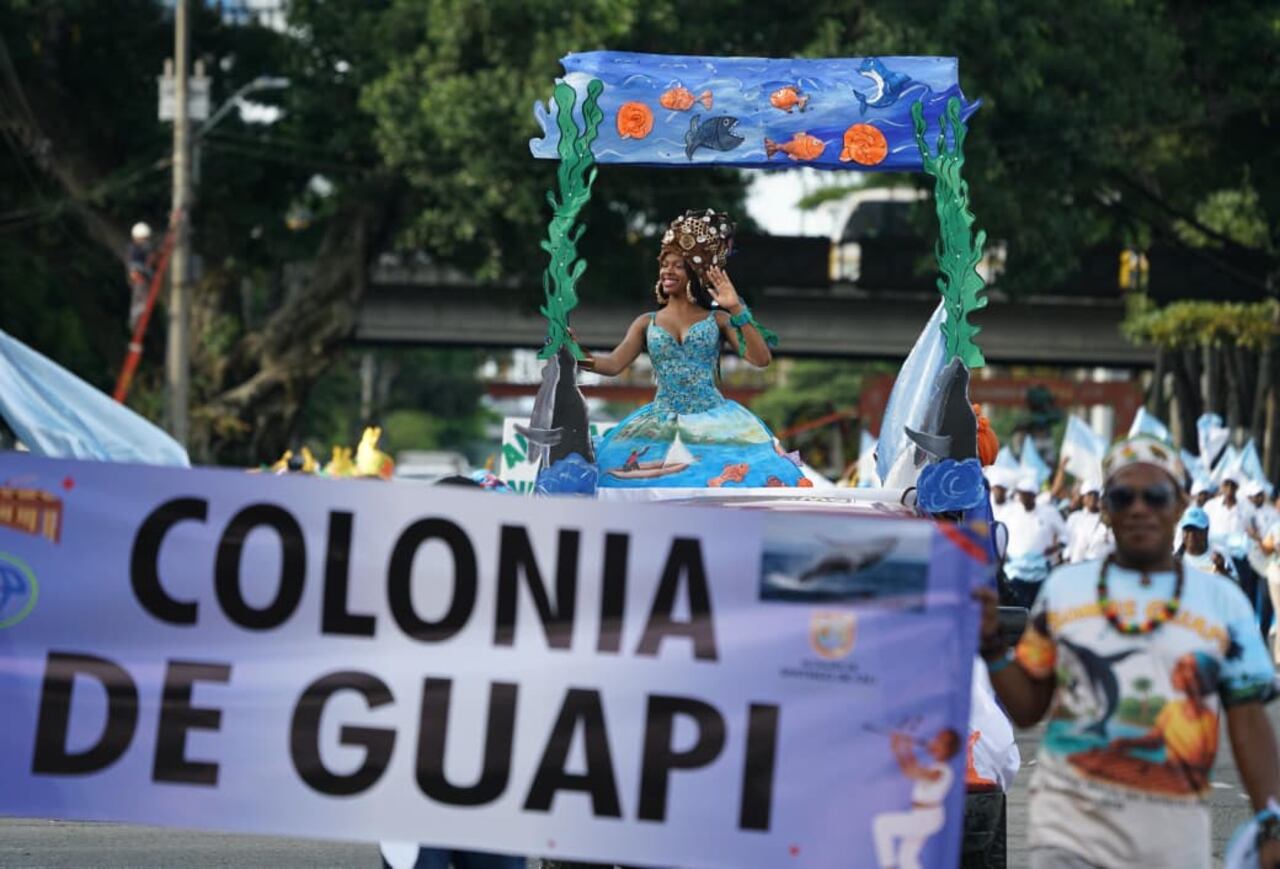 Con cuatro grandes bloques, las comparsas llenaron las calles de alegría con sus danzas, cantos, tambores, muñecones y vestuarios que celebran la riqueza cultural de la región.
