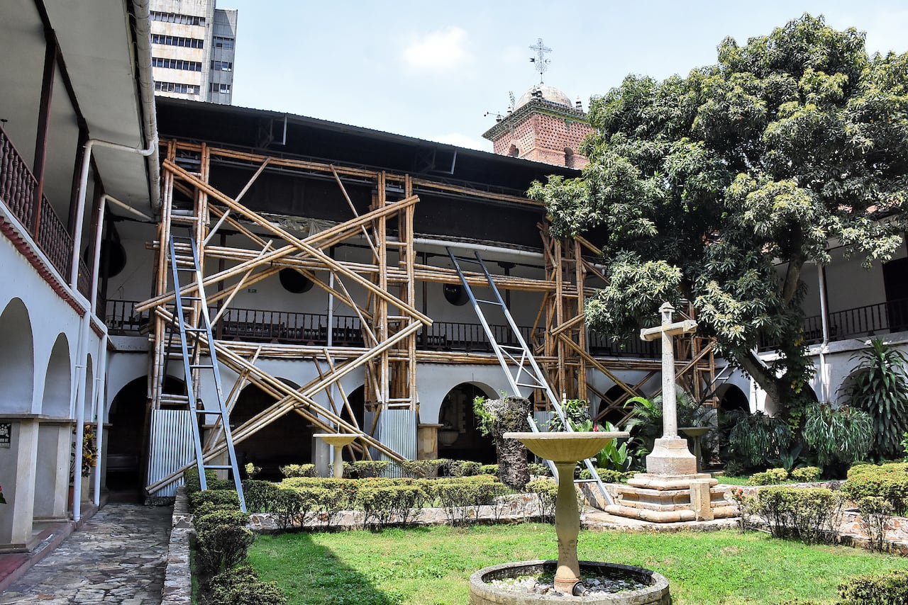 Obras de reconstrucción del Techo de la Iglesia San Francisco
