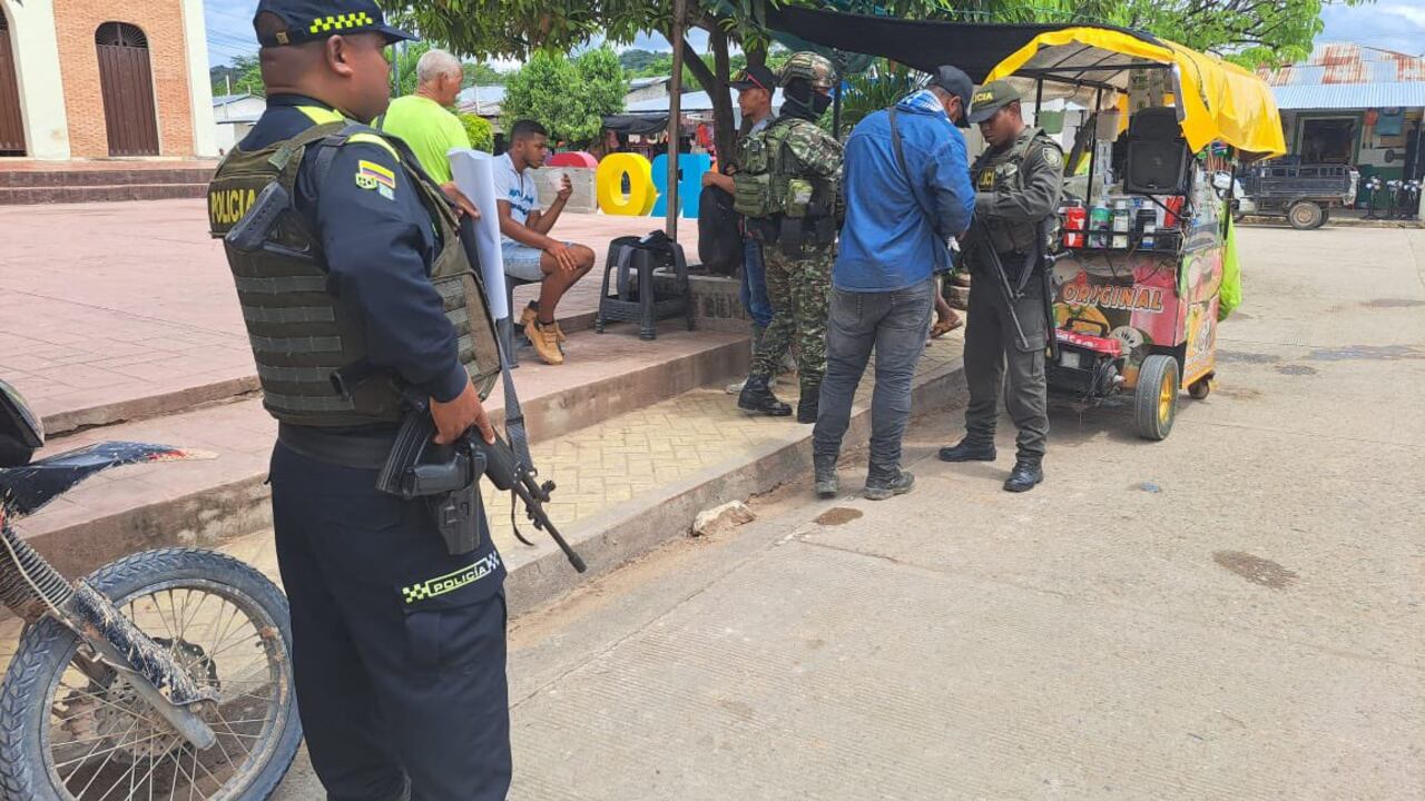 La Fuerza Pública mantiene operaciones en Santa Rosa del Sur mientras el Clan del Golfo, ELN y disidencias de las FARC se disputan el control del territorio.