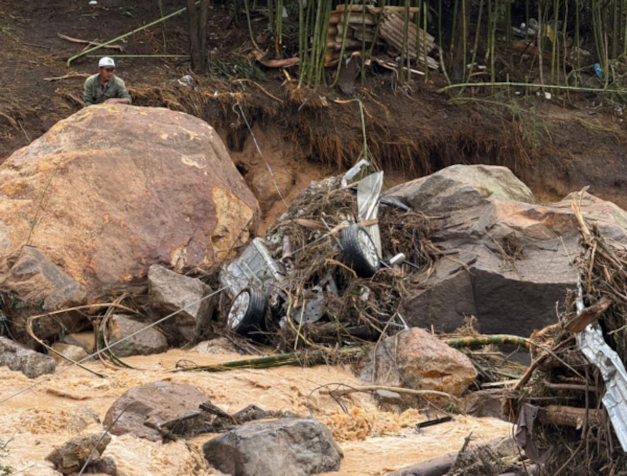 En el mismo hecho perdió la vida Segundo Miguel Villota, de 69 años, cuyo cuerpo fue recuperado días después de la avalancha. La única sobreviviente es una joven de 25 años.