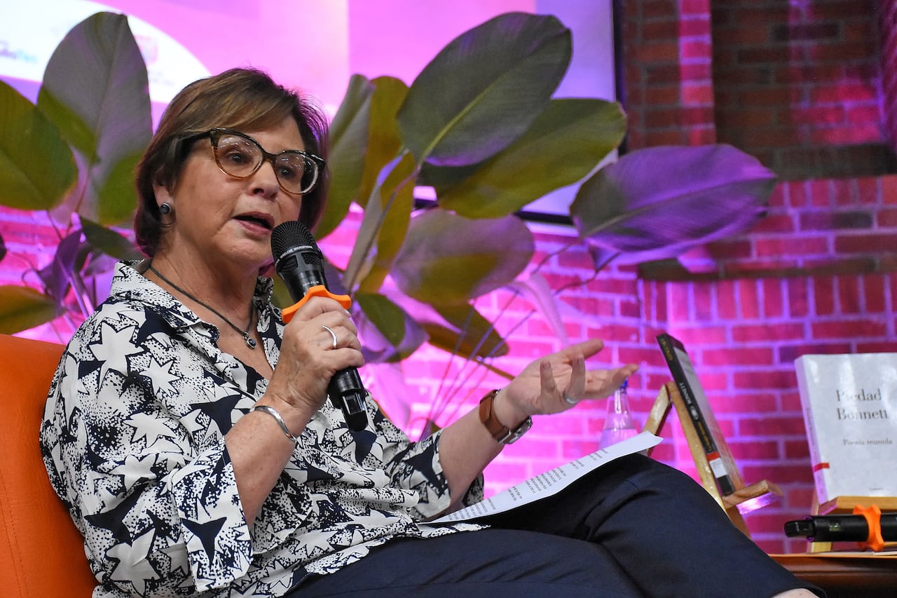 La Escritora Piedad Bonnett participó en la celebración de los 115 años de la Biblioteca Pública del Centenario con un conversatorio.