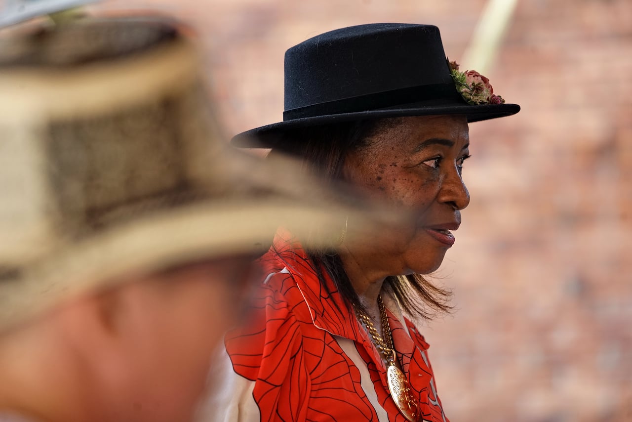 Flor González, embajadora del Festival Nacional e Internacional del Sombrero y el Tambor, destacó la importancia de preservar los saberes ancestrales y visibilizar el trabajo artesanal.