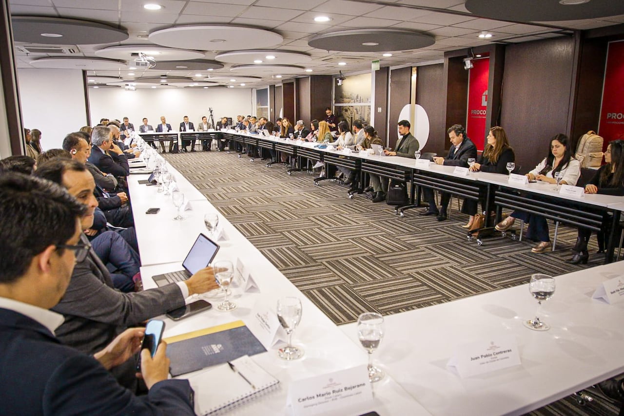 La ministra de Comercio, Industria y Turismo, Diana Morales, se reunió con representantes de 12 sectores exportadores a Ecuador.