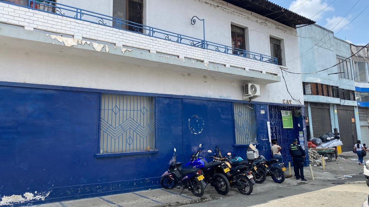 La presencia del Centro de Atención Transitorio en San Nicolás ha transformado la dinámica del barrio: comerciantes y residentes conviven entre operativos, cierre de vías y episodios de intentos de fuga que interrumpen la cotidianidad y mantienen en constante alerta a quienes trabajan y transitan por esta zona del centro de Cali.