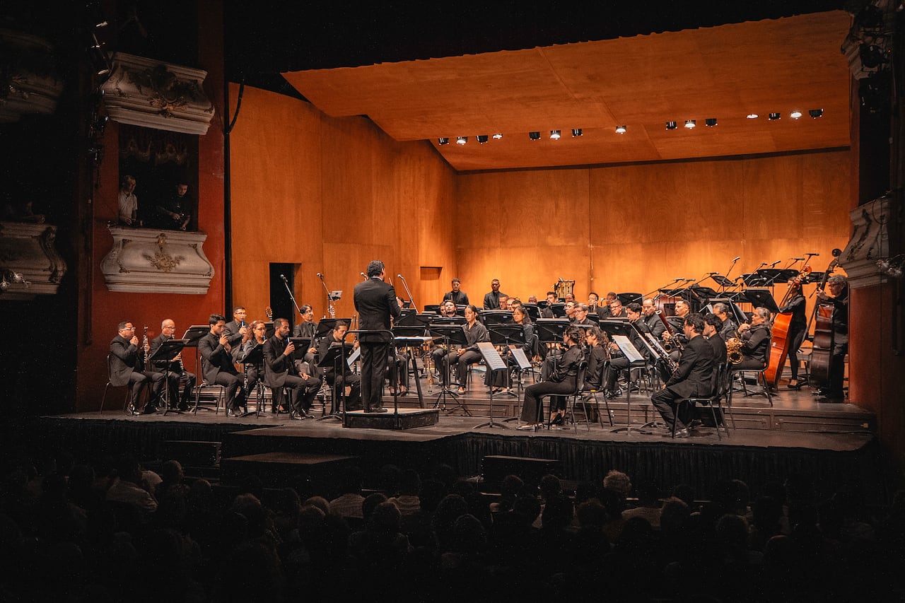 Banda Departamental del Valle y Mariachi Oro y Plata
