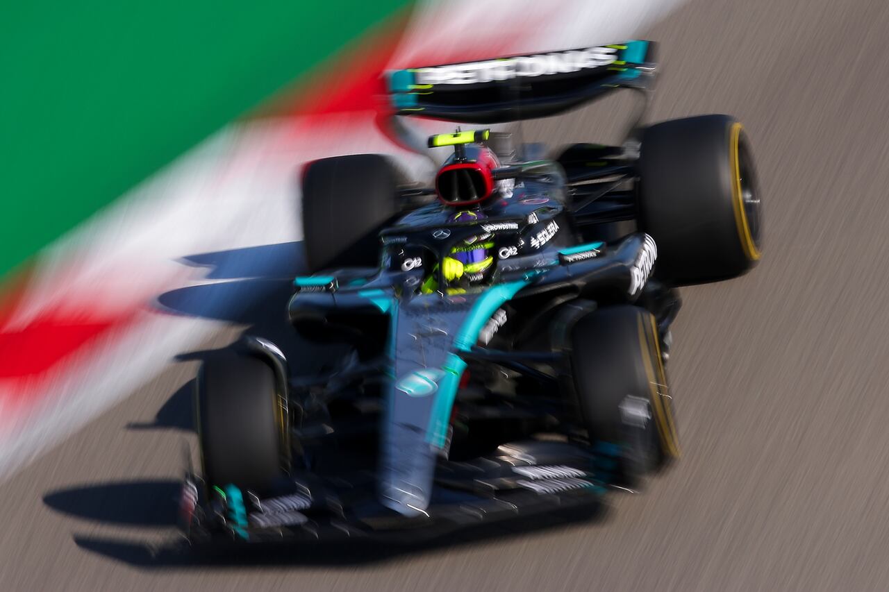Hamilton, a toda velocidad en Baréin.