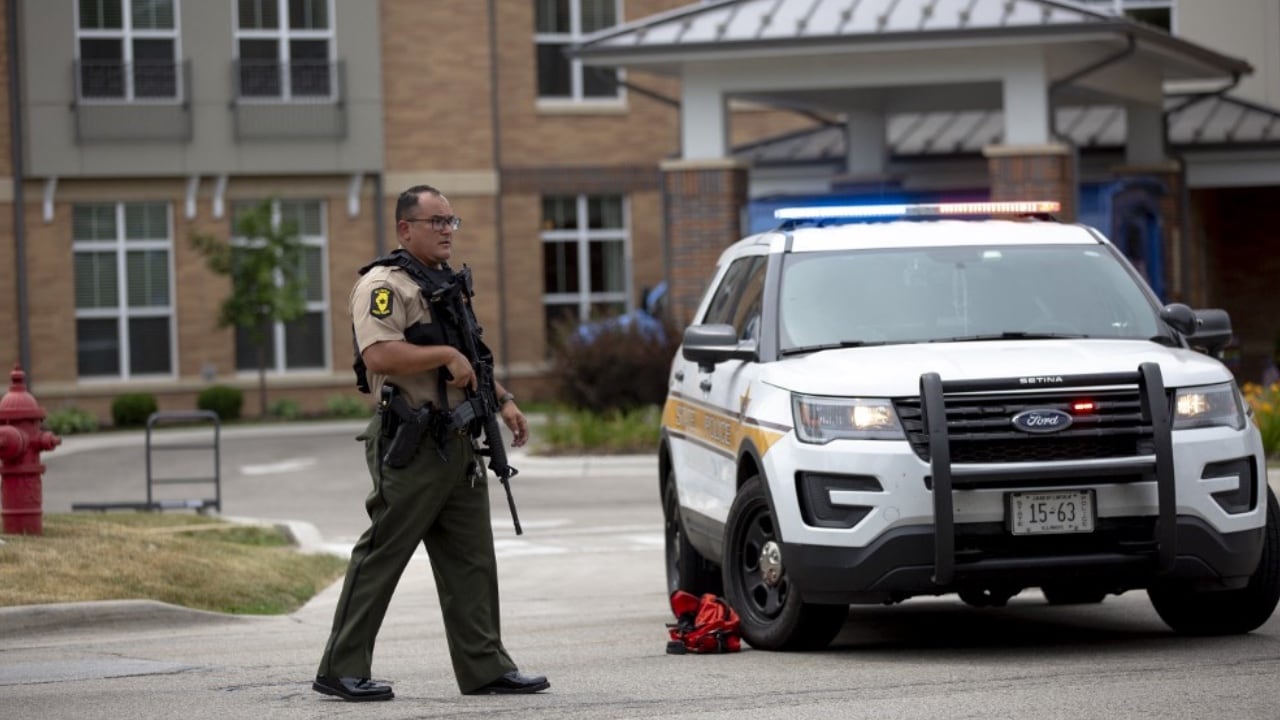La policía ya acordonó el sitio donde ocurrió la tragedia en medio de un desfile que celebraba el Día de la Independencia de Estados Unidos.