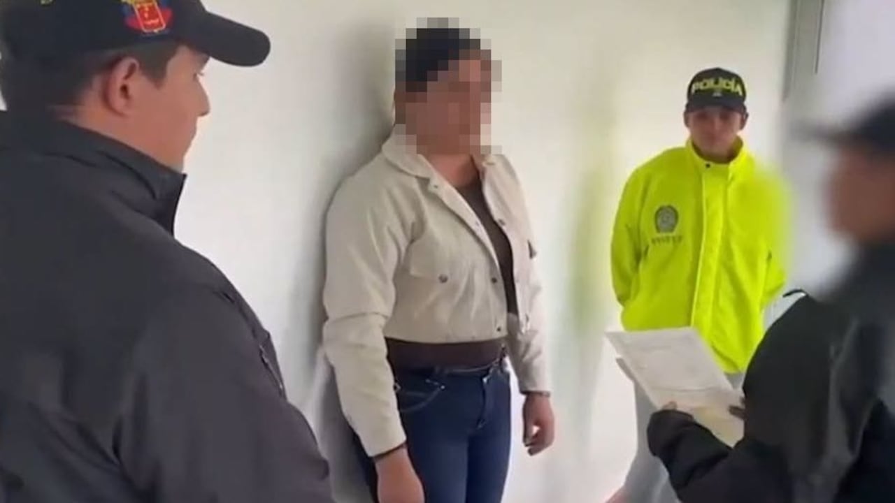 Un juez de la República dictó medida de aseguramiento en centro carcelario contra Mónica Paola Bonilla Valderrama, funcionaria de la Dirección de Impuestos y Aduanas Nacionales (DIAN), quien fue imputada por el delito de estafa agravada.