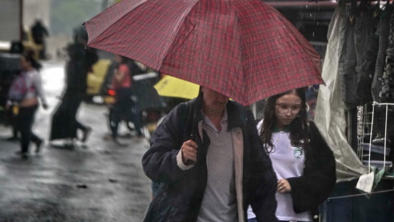 No paran las lluvias en Cali, la cantidad de agua que ha caído en estos días en mayo supera el promedio histórico mensual de este mes. Foto: Jorge Orozco, El País