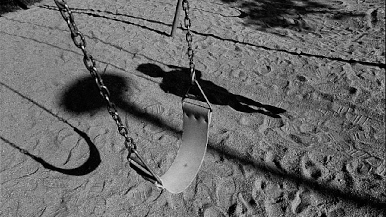 - Francia: Una comisión independiente presentó en octubre de 2021 una investigación sobre la violencia sexual en el seno de la Iglesia Católica Francesa y estimó que 330.000 menores fueron víctimas de sacerdotes, religiosos y personas allegadas a instituciones católicas desde 1950. Estas cifras son estimaciones.